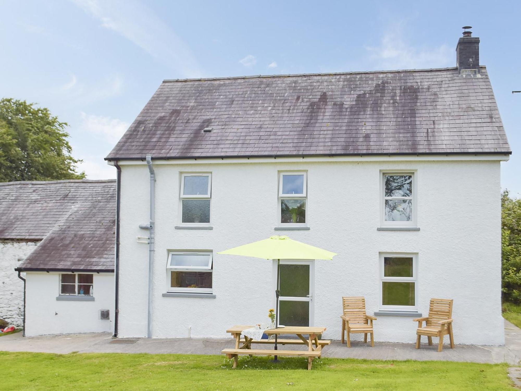 Typicca Farmhouse Brechfa Exterior photo